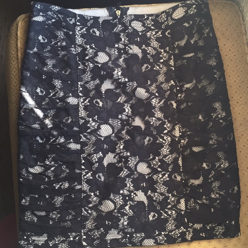 Skirt with lace.